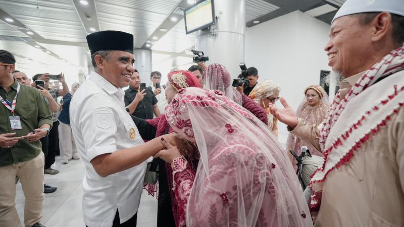 Gubernur Anwar Hafid Ingatkan Jamaah Haji Sulteng Jaga Kesehatan Usai Pulang dari Tanah Suci