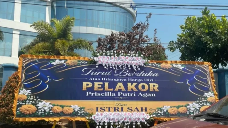 Pesan “Pelakor” di Depan Bank Sulteng Tuai Perhatian, Diduga Melibatkan Oknum Anggota Polda